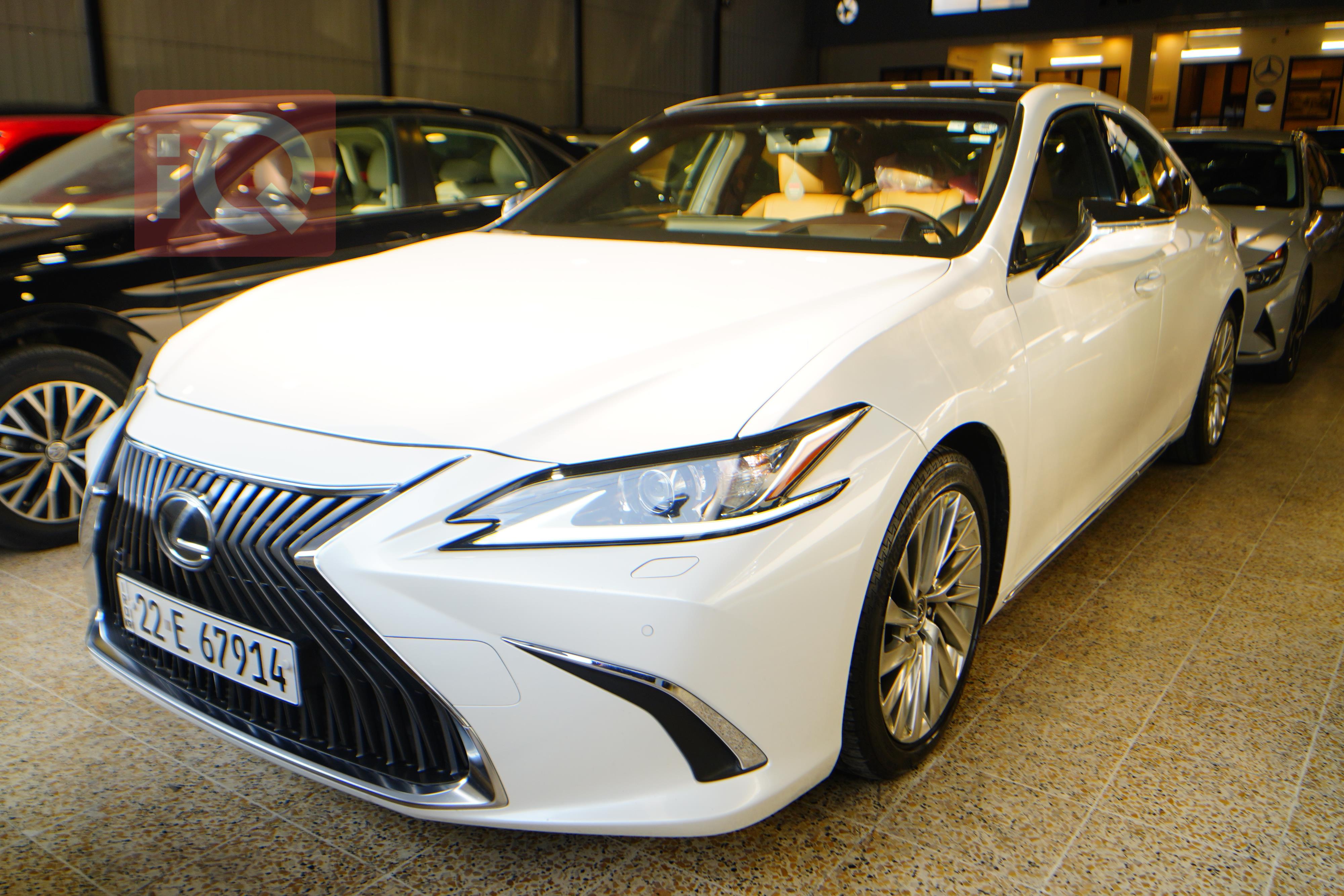 Lexus ES